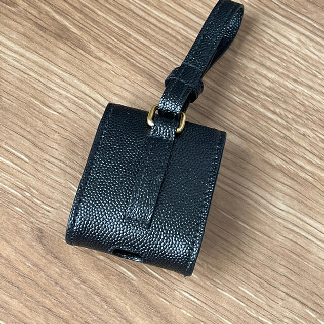 Saint Laurent(サンローラン)のサンローラン✩AirPods第一世代ケース✩美品✩翌日配送 スマホ/家電/カメラのスマホアクセサリー(モバイルケース/カバー)の商品写真