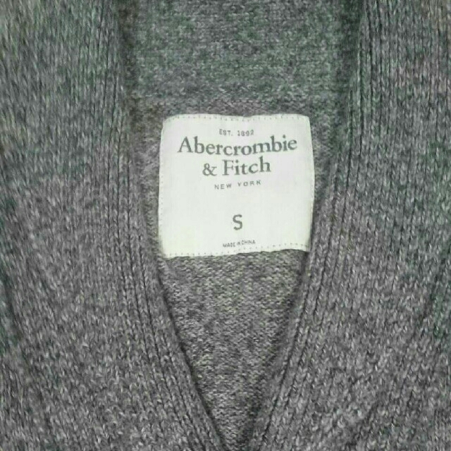 Abercrombie&Fitch(アバクロンビーアンドフィッチ)の 【AkariTheCat様専用】 アバクロンビー 刺繍ロゴ ニット  メンズのトップス(ニット/セーター)の商品写真