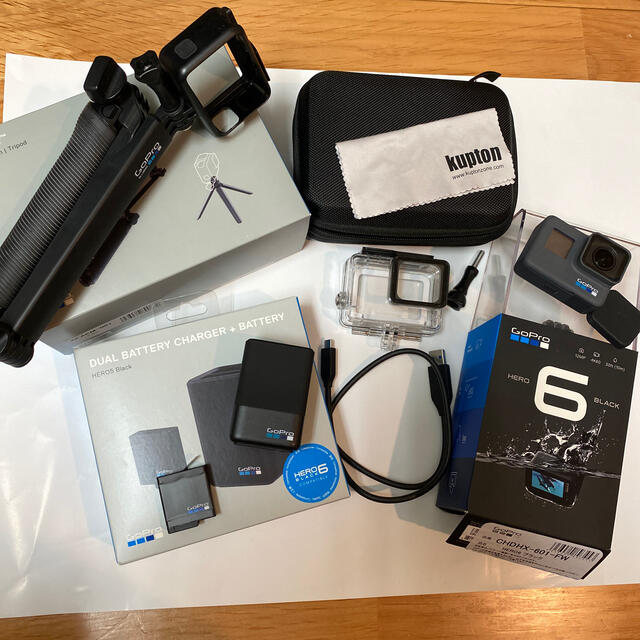 GoPro(ゴープロ)のGoPro6 セット　本体　ケース　三脚　バッテリー　 スマホ/家電/カメラのカメラ(ビデオカメラ)の商品写真