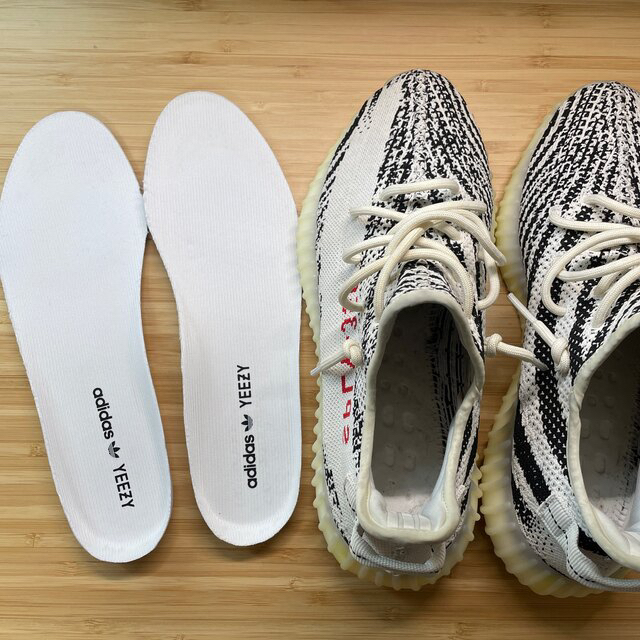 adidas(アディダス)のadidas yeezy boost 350 V2 zebra イージー ゼブラ メンズの靴/シューズ(スニーカー)の商品写真