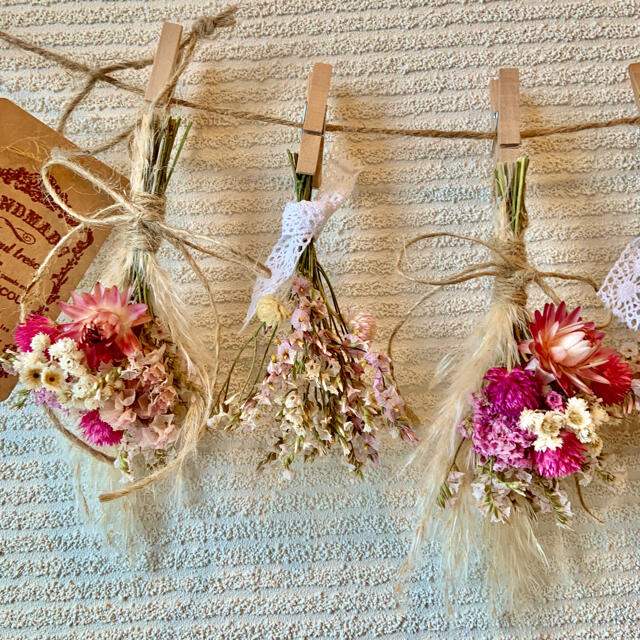 お花たっぷりドライフラワー スワッグ ガーランド❁86 ピンク 白 花束♪ ハンドメイドのフラワー/ガーデン(ドライフラワー)の商品写真