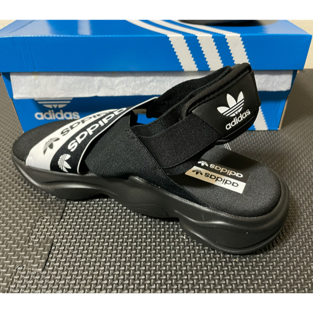 adidas(アディダス)のアディダス　Magmur サンダル　即購入○  値下げ交渉有【44%OFF】 レディースの靴/シューズ(サンダル)の商品写真