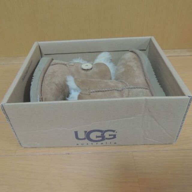 UGG(アグ)のUGG(15.5cm)　キッズムートンブーツ キッズ/ベビー/マタニティのキッズ靴/シューズ(15cm~)(ブーツ)の商品写真