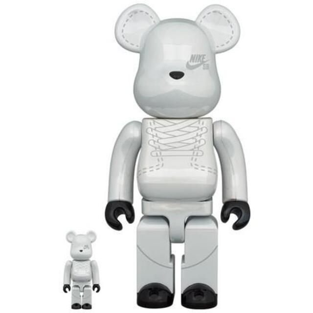 BE@RBRICK NIKE SB 2020 WHITE 100％ & 400％ エンタメ/ホビーのフィギュア(その他)の商品写真