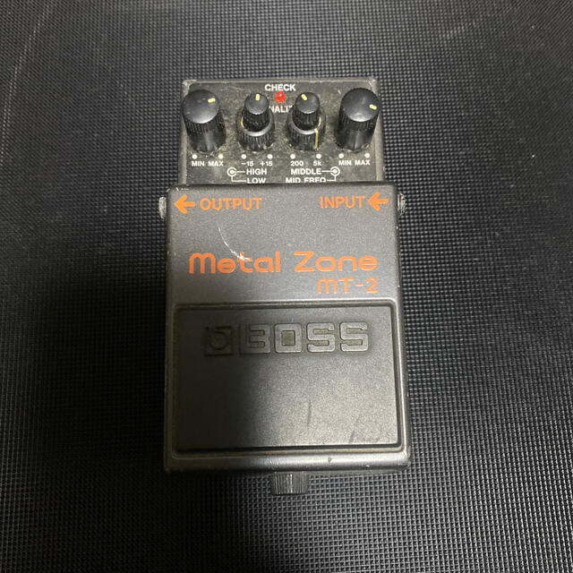 BOSS(ボス)のBOSS metal zone mt-2 楽器のギター(エフェクター)の商品写真