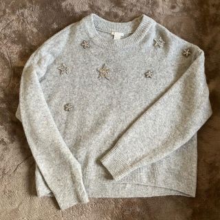 エイチアンドエム(H&M)のビジュー付きニット(ニット/セーター)