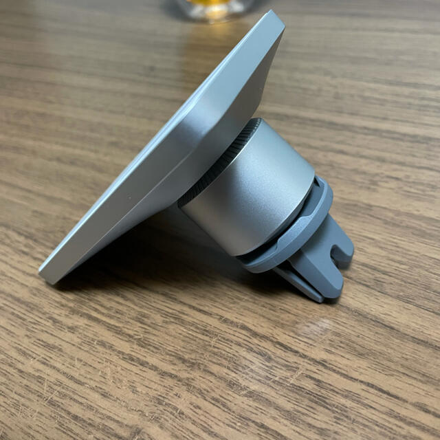 Apple(アップル)のbelkin car vent mount PRO with magsafe 自動車/バイクの自動車(車内アクセサリ)の商品写真