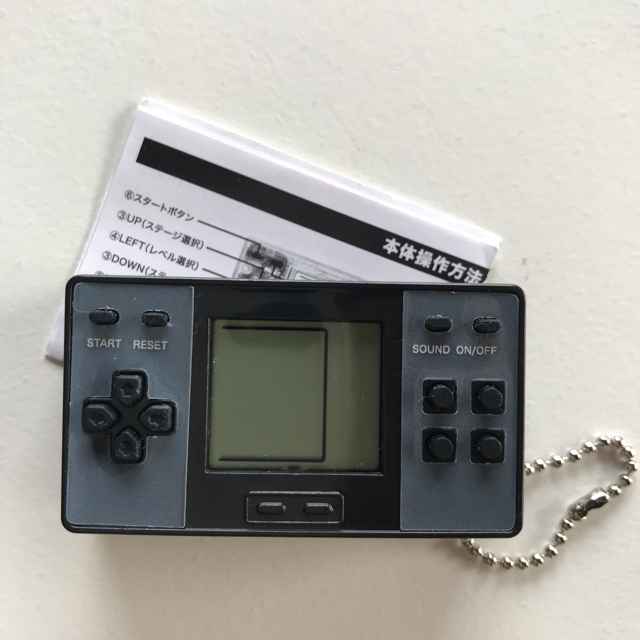 Nintendo Switch(ニンテンドースイッチ)の任天堂スイッチ　キーホルダー付き液晶ミニゲーム  : 26ゲーム内蔵 エンタメ/ホビーのゲームソフト/ゲーム機本体(携帯用ゲーム機本体)の商品写真