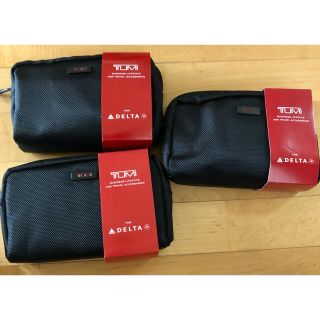 トゥミ(TUMI)の【新品未使用】 DELTA アメニティ（TUMI）3個セット＋おまけ(旅行用品)