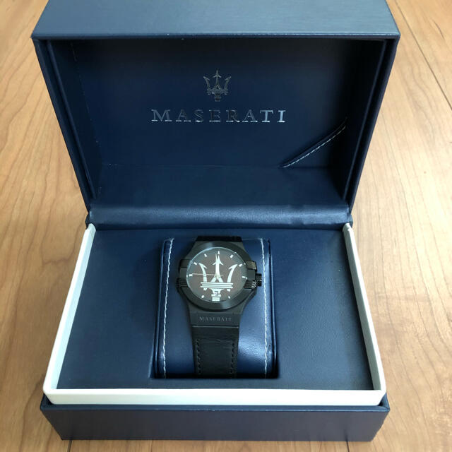 【最終値下げ】新品「マセラティ」ブラックウォッチ　ポテンザ メンズの時計(腕時計(デジタル))の商品写真