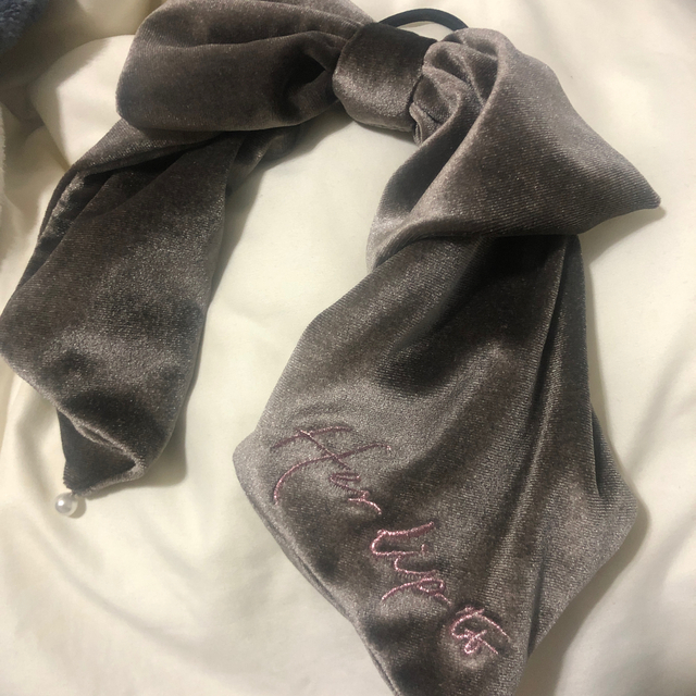 FRAY I.D(フレイアイディー)のHer lip to【完売品】Velvet Bow Scrunchieヘアリボン レディースのファッション小物(その他)の商品写真