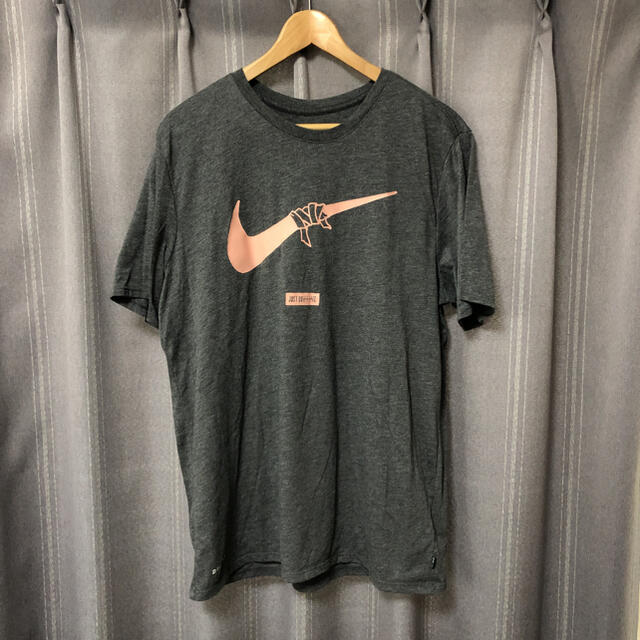 NIKE(ナイキ)のNIKE Tシャツ スポーツ/アウトドアのトレーニング/エクササイズ(トレーニング用品)の商品写真