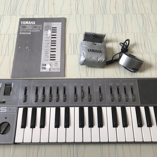 ヤマハ(ヤマハ)のYAMAHA シンセサイザー CS01 楽器の鍵盤楽器(キーボード/シンセサイザー)の商品写真