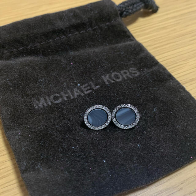 Michael Kors(マイケルコース)のMICHAEL KORS ピアス シルバー 巾着付き レディースのアクセサリー(ピアス)の商品写真
