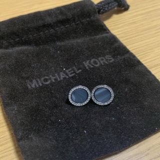 マイケルコース(Michael Kors)のMICHAEL KORS ピアス シルバー 巾着付き(ピアス)