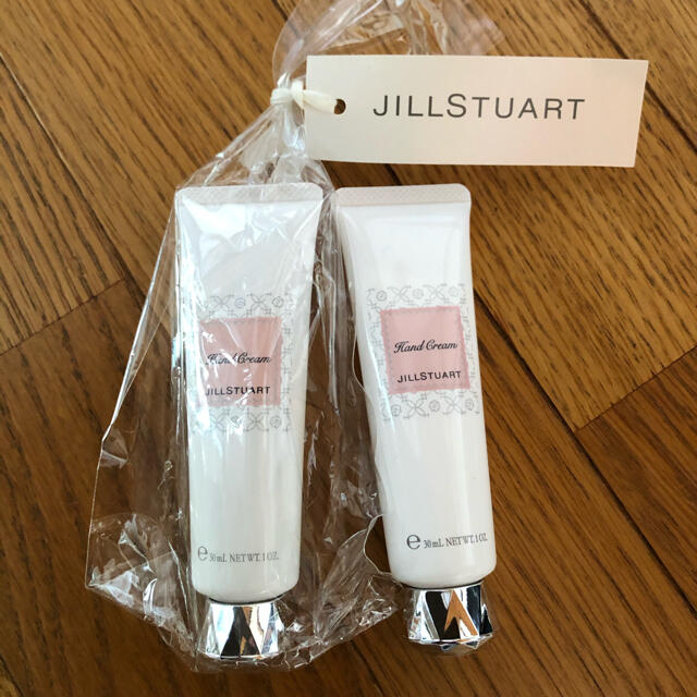 JILLSTUART(ジルスチュアート)の新品未使用！ジルスチュアート　ハンドクリーム2本 コスメ/美容のボディケア(ハンドクリーム)の商品写真