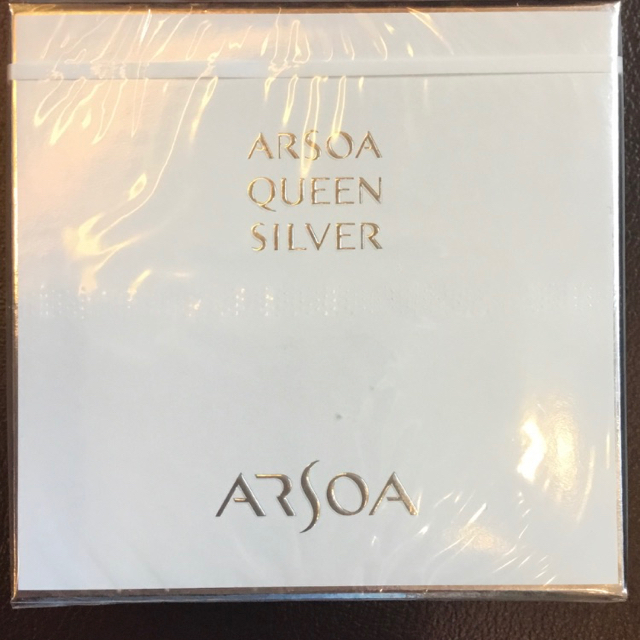 ARSOA(アルソア)のmiya3838様専用　アルソア クイーンシルバー135g新品未使用 コスメ/美容のベースメイク/化粧品(フェイスパウダー)の商品写真