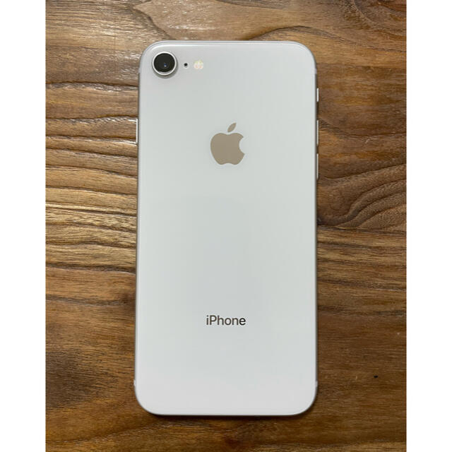 iPhone(アイフォーン)のiPhone8 SIMフリー　64GB シルバー スマホ/家電/カメラのスマートフォン/携帯電話(スマートフォン本体)の商品写真