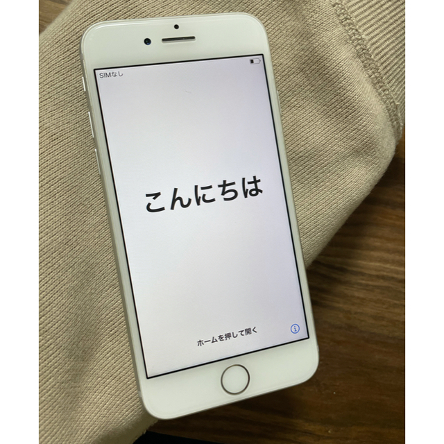 iPhone(アイフォーン)のiPhone8 SIMフリー　64GB シルバー スマホ/家電/カメラのスマートフォン/携帯電話(スマートフォン本体)の商品写真