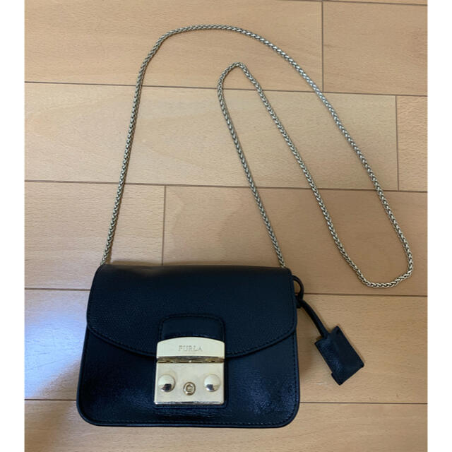 Furla(フルラ)のフルラ　FURLA メトロポリス　黒　ショルダーバック レディースのバッグ(ショルダーバッグ)の商品写真