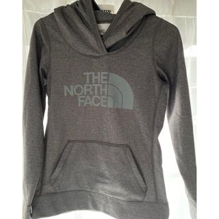 ザノースフェイス(THE NORTH FACE)のTHE NORTH FACE   裏起毛　パーカー　　レディースS (パーカー)