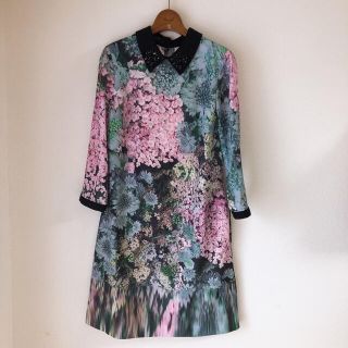 テッドベイカー(TED BAKER)のテッドベイカー 紫陽花柄ワンピース(ひざ丈ワンピース)