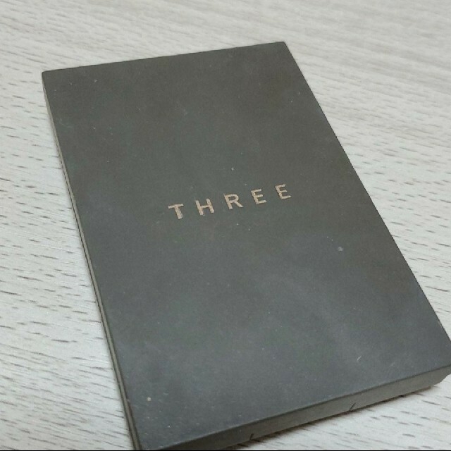 THREE(スリー)のTHREE アイディメンショナルクアッドパレット コスメ/美容のベースメイク/化粧品(アイシャドウ)の商品写真