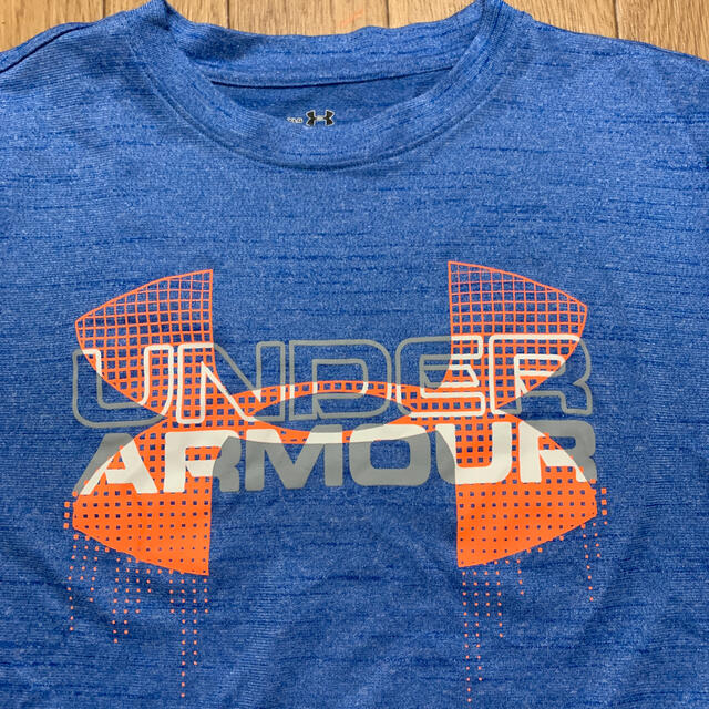 UNDER ARMOUR(アンダーアーマー)のアンダーアーマー　キッズ160cm Tシャツ キッズ/ベビー/マタニティのキッズ服男の子用(90cm~)(Tシャツ/カットソー)の商品写真