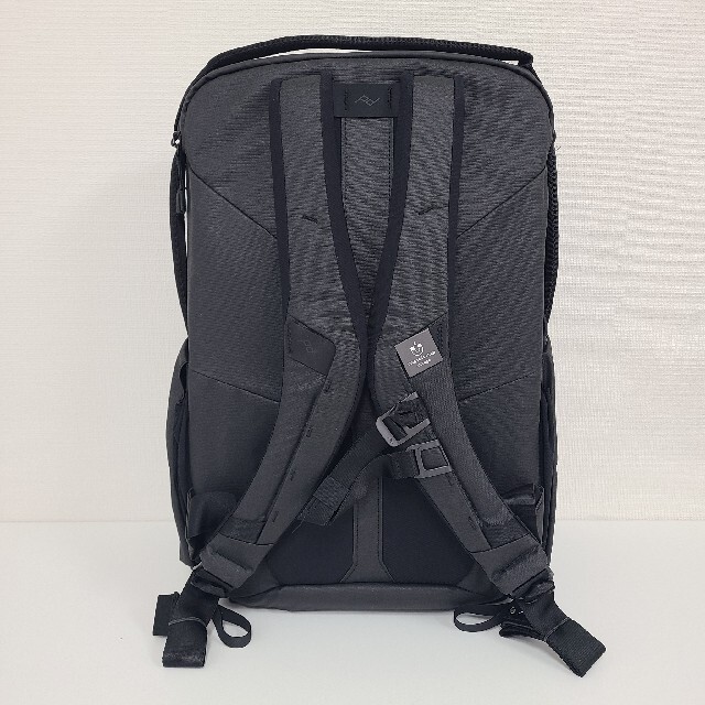 新品未使用★ピークデザイン エブリデイバックパック 30L V2 黒 スマホ/家電/カメラのカメラ(ケース/バッグ)の商品写真