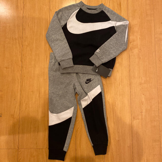 NIKE(ナイキ)のナイキ　NIKE トレーナー　スウェット　セットアップ　100 キッズ/ベビー/マタニティのキッズ服男の子用(90cm~)(Tシャツ/カットソー)の商品写真