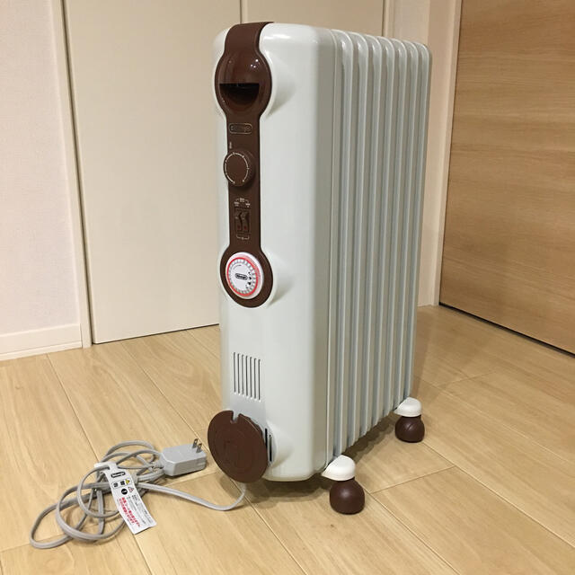 DeLonghi(デロンギ)のデロンギ　オイルヒーター スマホ/家電/カメラの冷暖房/空調(オイルヒーター)の商品写真