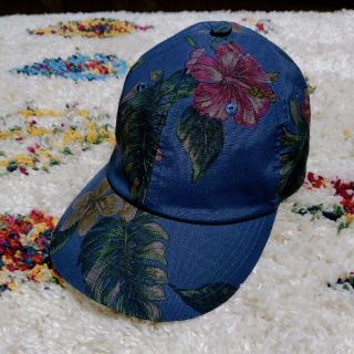 カシラ(CA4LA)の日本製　美品★CA4LA ボタニカルキャップ　光沢感が少し有/おしゃれ🧢(キャップ)