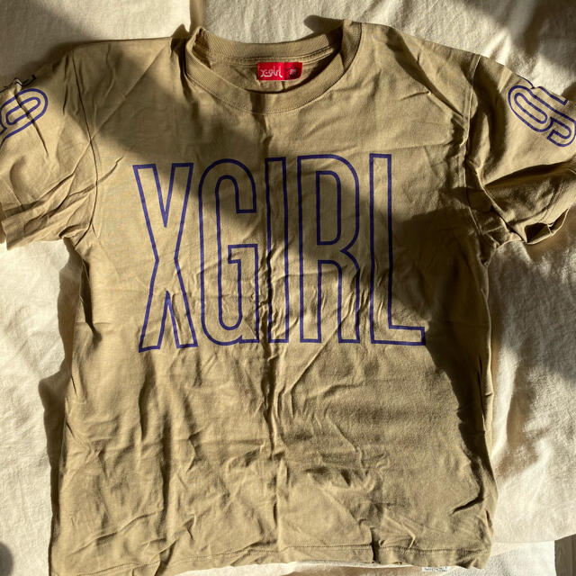 X-girl(エックスガール)のX-girl Tシャツ　エックスガール　ベージュ　紫 レディースのトップス(Tシャツ(半袖/袖なし))の商品写真