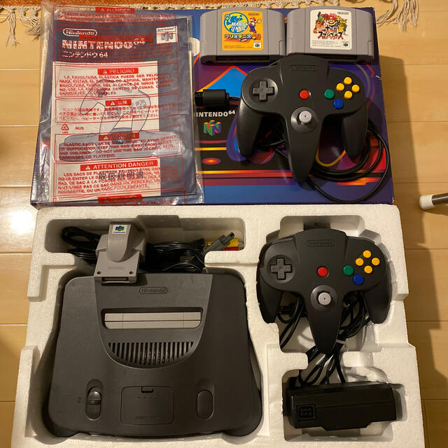 NINTENDO 64(ニンテンドウ64)のNintendo 任天堂　64 本体　コントローラー2個　ソフト3個　セット エンタメ/ホビーのゲームソフト/ゲーム機本体(家庭用ゲーム機本体)の商品写真