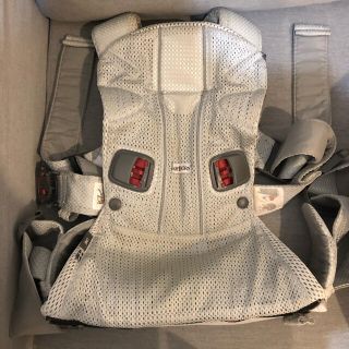 ベビービョルン(BABYBJORN)のベビービョルン  抱っこ紐　ONE KAI Air シルバー(抱っこひも/おんぶひも)