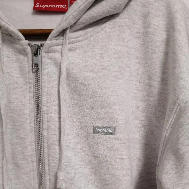 Supreme(シュプリーム)のsupreme リフレクティブ スモールボックスロゴ パーカー メンズのトップス(パーカー)の商品写真