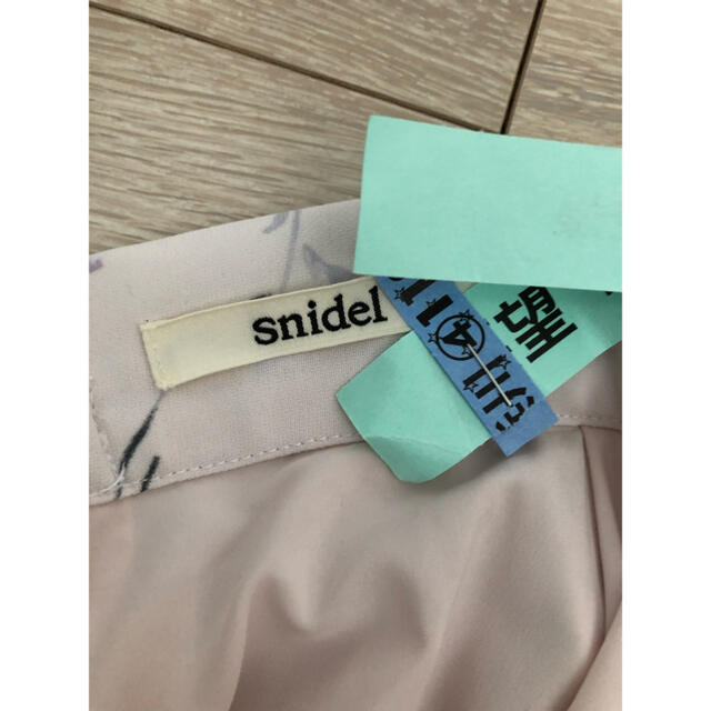 SNIDEL(スナイデル)のsnidel スナイデル　花柄スカート レディースのスカート(ひざ丈スカート)の商品写真