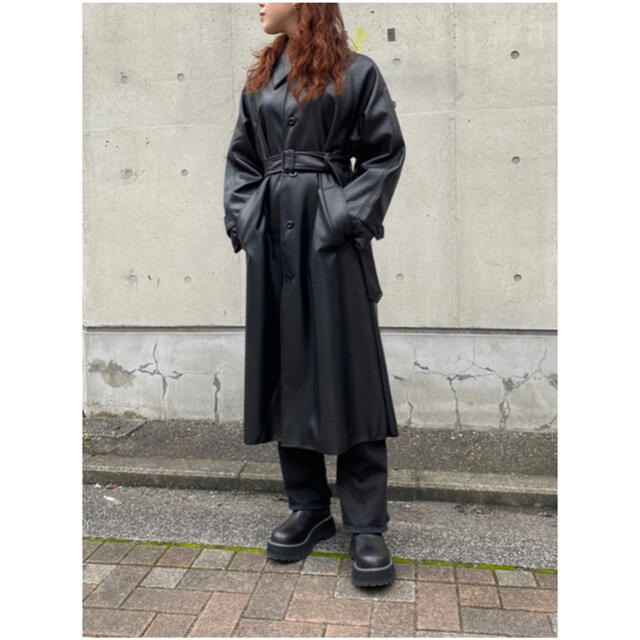 moussy(マウジー)の即購入可能　F／LEATHER BAL COLLAR COAT レディースのジャケット/アウター(ロングコート)の商品写真