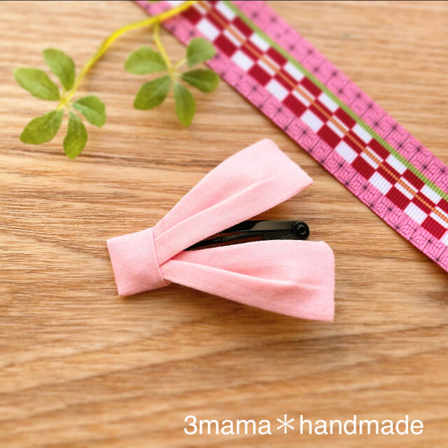 364＊ピンク　リボンの髪飾り　パッチンピン　ヘアピン　ヘアゴム　ピンク　ねずこ ハンドメイドのキッズ/ベビー(おもちゃ/雑貨)の商品写真