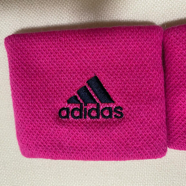 adidas(アディダス)の未使用　アディダス　リストバンド　ピンク スポーツ/アウトドアのテニス(その他)の商品写真