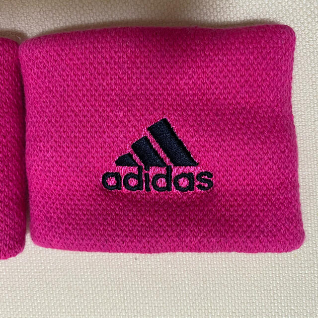 adidas(アディダス)の未使用　アディダス　リストバンド　ピンク スポーツ/アウトドアのテニス(その他)の商品写真