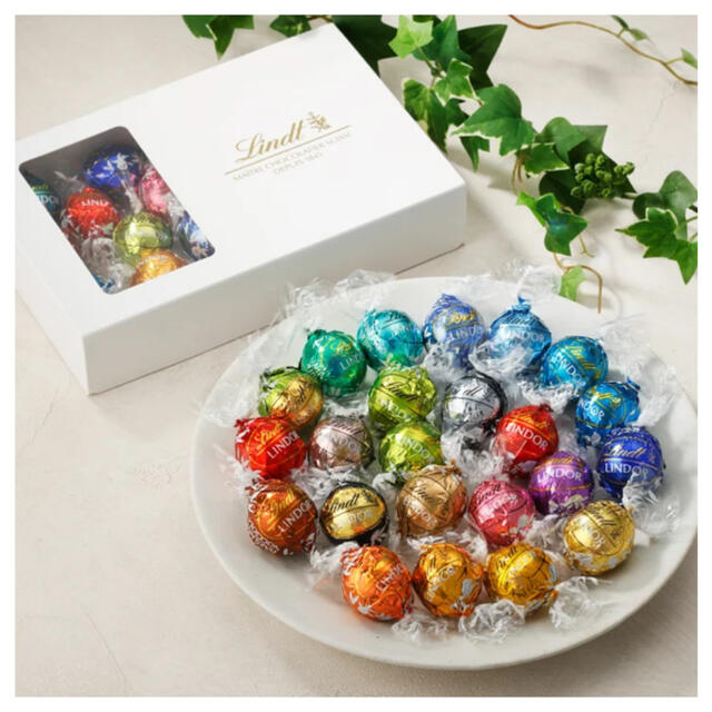 Lindt(リンツ)のリンツ　リンドール　チョコレート　4種20個 食品/飲料/酒の食品(菓子/デザート)の商品写真