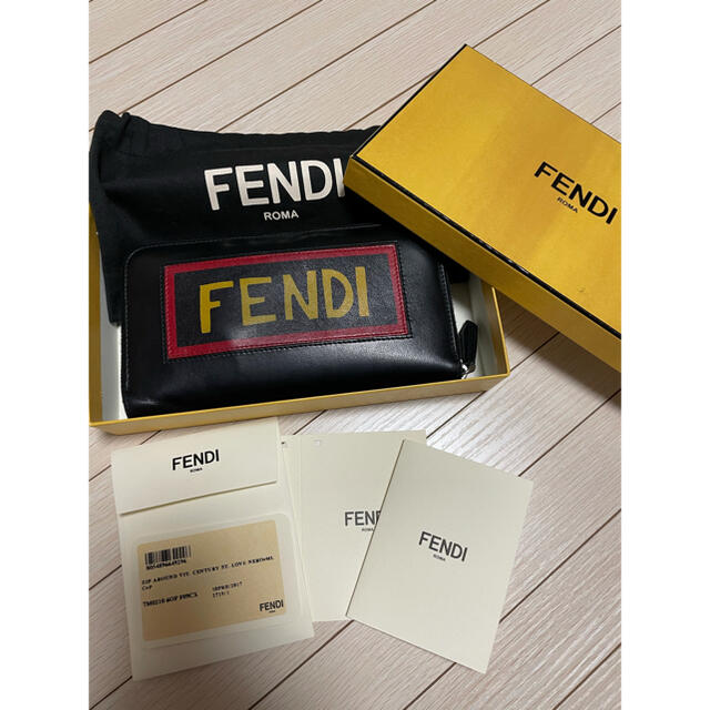 ラウンドファスナーFENDI フェンディ ラウンドファスナー 長財布