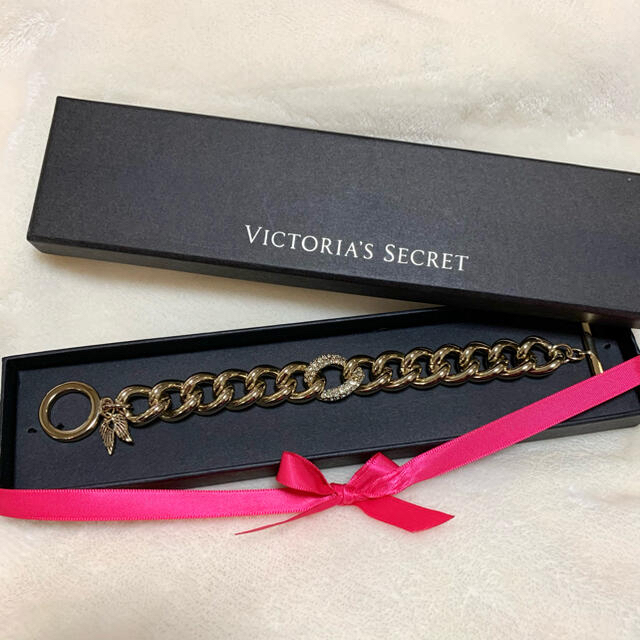 Victoria's Secret(ヴィクトリアズシークレット)のヴィクトリアシークレット　ブレスレット　バングル　ゴールド　アクセサリー　 レディースのアクセサリー(ブレスレット/バングル)の商品写真