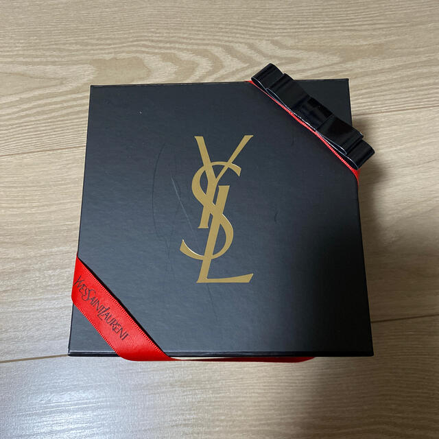 Yves Saint Laurent Beaute(イヴサンローランボーテ)のイヴサンローラン　YSL プレゼント　ボックス　包装 その他のその他(その他)の商品写真