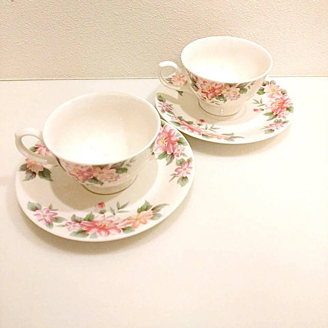 Noritake(ノリタケ)の美品【ノリタケ】Vinus China ティーカップ&ソーサー　ペアセット インテリア/住まい/日用品のキッチン/食器(グラス/カップ)の商品写真