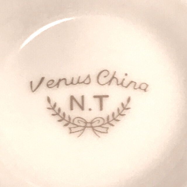 Noritake(ノリタケ)の美品【ノリタケ】Vinus China ティーカップ&ソーサー　ペアセット インテリア/住まい/日用品のキッチン/食器(グラス/カップ)の商品写真