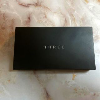 スリー(THREE)のTHREE パウダーファンデーション(ファンデーション)