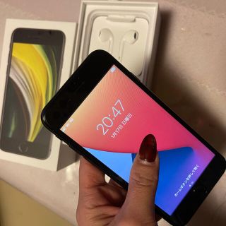 アイフォーン(iPhone)の新品　iPhone SE2  64G B ブラック　SIMロック解除済み(スマートフォン本体)