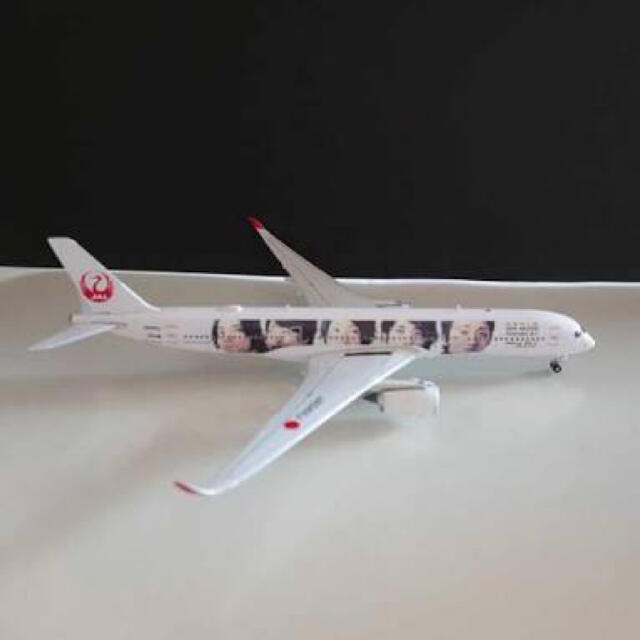 ANA(全日本空輸)(エーエヌエー(ゼンニッポンクウユ))のJAL 嵐サンクス特別塗装機　1/400ジェット エンタメ/ホビーのテーブルゲーム/ホビー(航空機)の商品写真